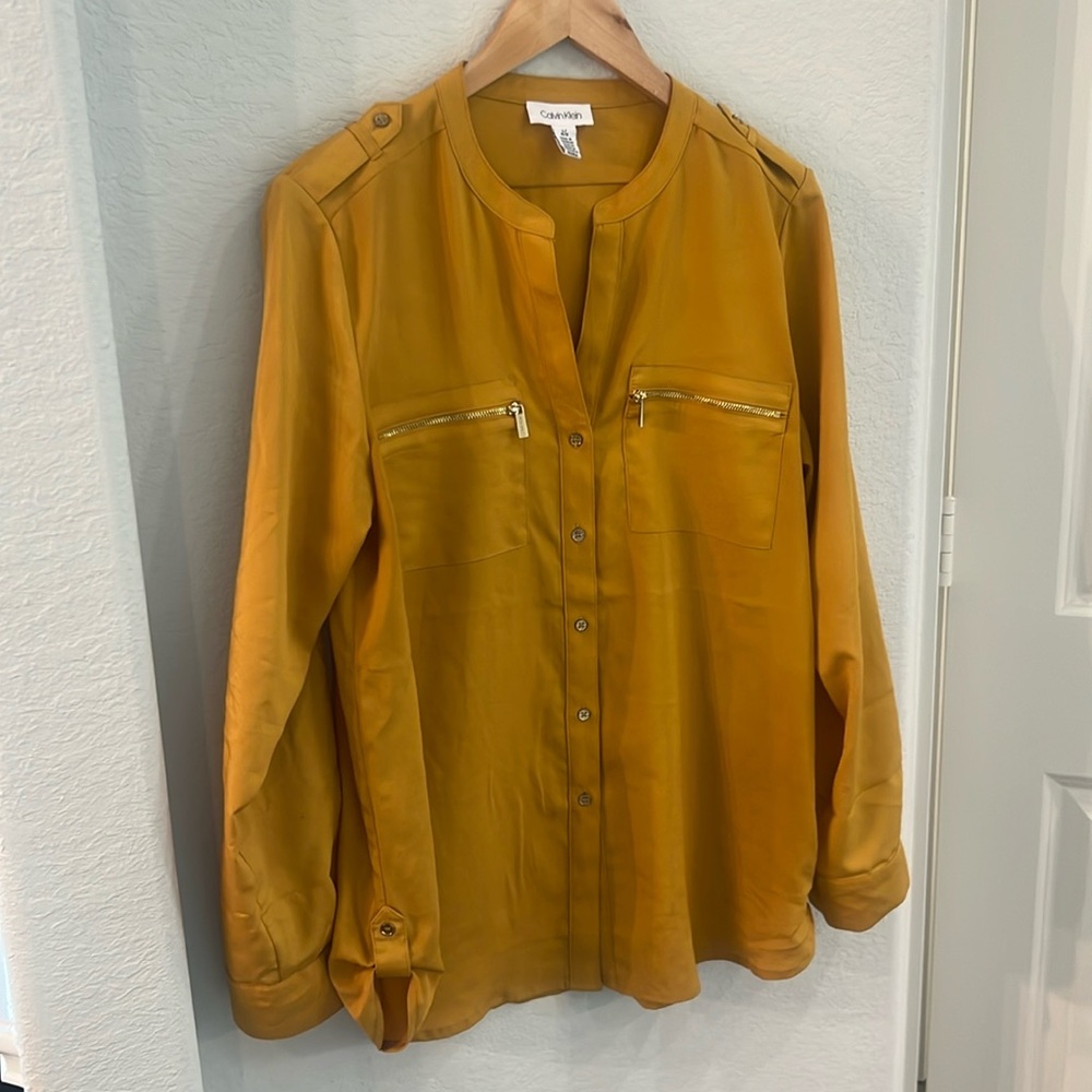 Calvin Klein Button-up Adjustable Sleeve Blouse- Size Large